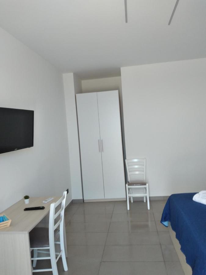 La Dama Bianca Bovo Marina Hotel มอนตาลเลโกร ภายนอก รูปภาพ