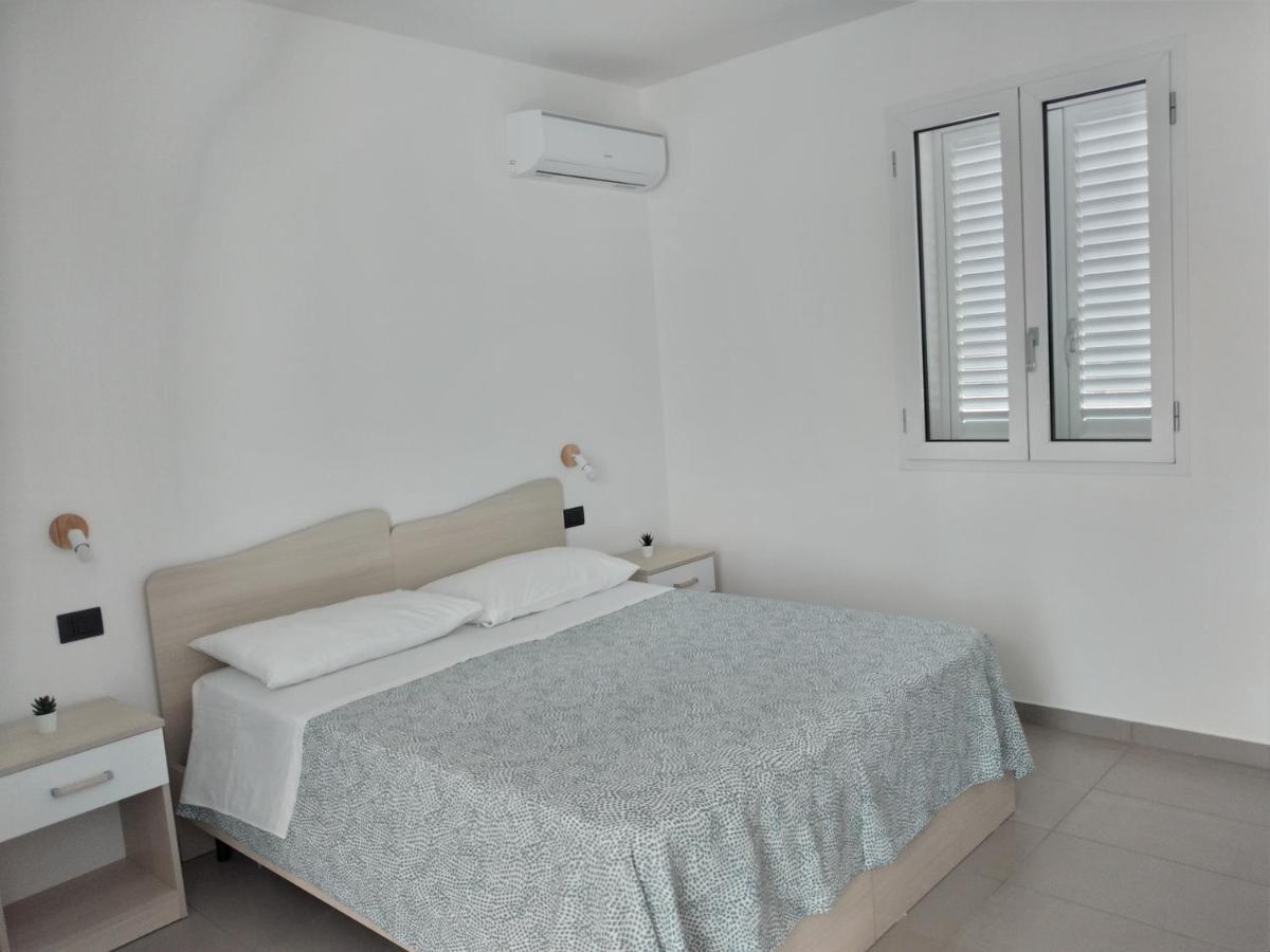La Dama Bianca Bovo Marina Hotel มอนตาลเลโกร ภายนอก รูปภาพ