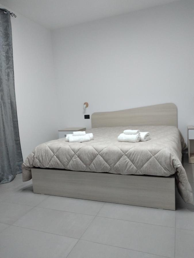 La Dama Bianca Bovo Marina Hotel มอนตาลเลโกร ภายนอก รูปภาพ